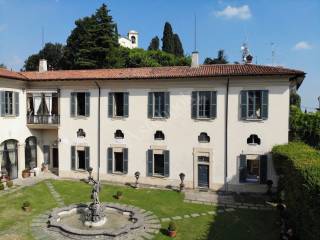 Villa all'asta a montevecchia largo gaetana agnesi, 12