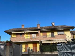 Garage in vendita ad ambivere via papa giovanni xxiii