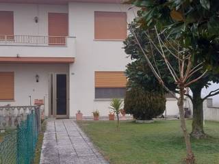 Villa bifamiliare in in vendita da privato a lendinara via rasa lendinara, 17b