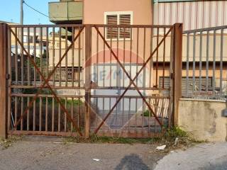 Capannone in vendita a fiumefreddo di sicilia via umberto, 217