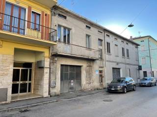 Casa indipendente in vendita a civitanova marche via nino bixio, 14