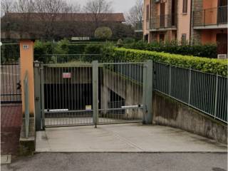 Garage in affitto a stezzano via artigianato, 56