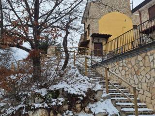 Appartamento in vendita a rocca di cambio via campo felice