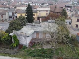 Villa in vendita a castelnuovo bocca d'adda via umberto i, 20