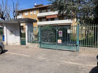 Garage in affitto a rho via monfalcone, 26