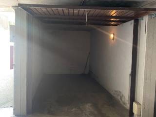 Garage in vendita a osio sotto corso vittorio veneto, 49