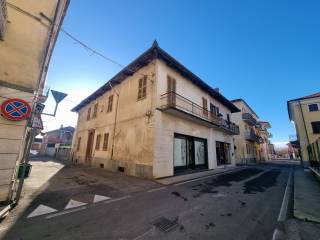 Casa indipendente in vendita a buttigliera d'asti via alessandro manzoni