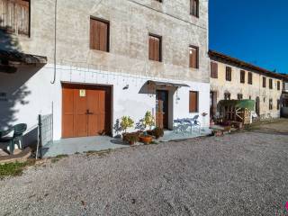 Rustico in vendita ad azzano decimo piazza san michele arcangelo