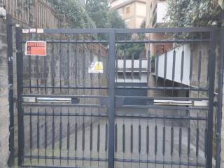 Garage in affitto a roma via renato fucini, 190