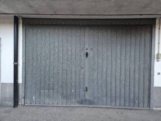 Garage in vendita a moncalieri via giordano bruno, 4