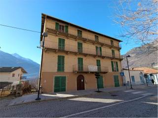 Intero stabile in vendita a saint-vincent ponte romano