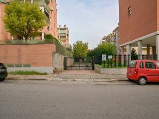 Garage in vendita a torino via giovanni cena, 19/a