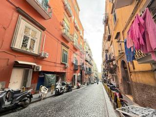 Magazzino in vendita a napoli vico politi, 27