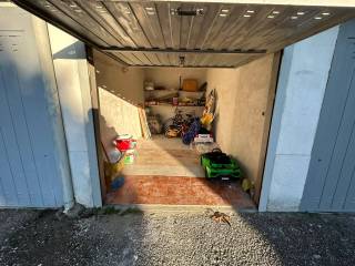 Garage in vendita a cambiago via monte bianco, 13