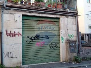 Garage in vendita a catania via vecchia ognina, 24