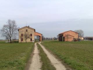 Rustico in vendita a montechiarugolo via giuseppe garibaldi