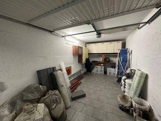 Garage in affitto a cologno monzese viale lombardia, 23