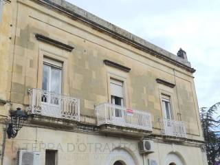 Appartamento in vendita a cutrofiano piazza municipio, 25