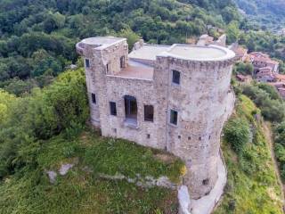 Villa in vendita a calice al cornoviglio via castello