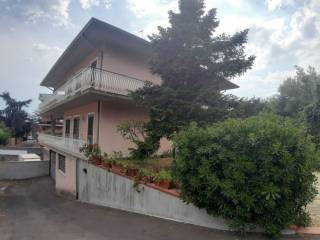 Villa bifamiliare in in vendita da privato a san giovanni la punta via soldato mannino, 40