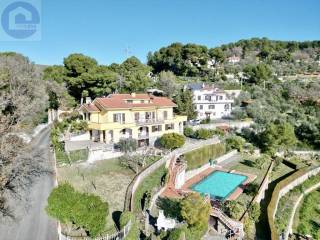 Villa in vendita a imperia via nostra signora delle grazie, 41