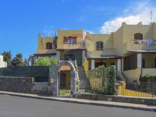 Villa a schiera in vendita a lipari contrada pirrera