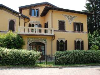 Villa bifamiliare in affitto a stresa 