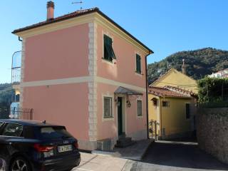 Villa in vendita ad alassio via medaglia d'oro giovanni gandolfo, 1