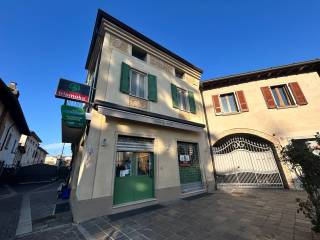 Bar in vendita a castrezzato piazza santa maria degli angeli