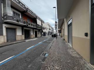 Negozio in affitto a giugliano in campania via della resistenza