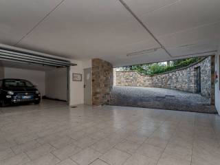 Garage in affitto a gardone riviera corso giuseppe zanardelli, 3