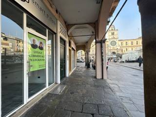 Negozio in affitto a padova piazza dei signori