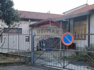 Garage in affitto a monza via gaetano donizetti, 48