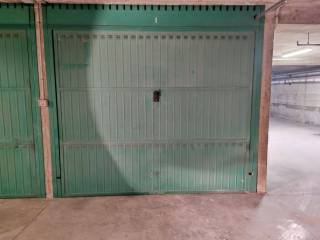 Garage in vendita a segrate via cesare battisti, 32