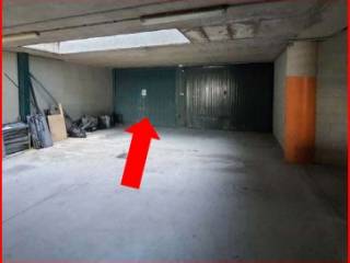 Garage in vendita a curno strada provinciale 153 24035 curno bg, italia