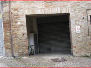 Garage in vendita a monterubbiano corso italia