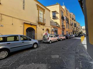 Garage in vendita a napoli via bosco di capodimonte, 101