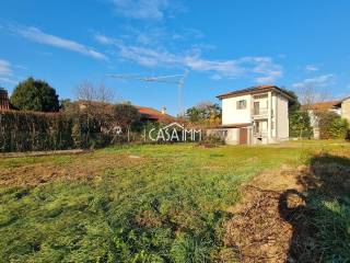 Villa in vendita ad angera via giacomo matteotti