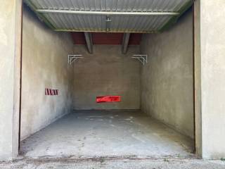 Garage in affitto a crevalcore viale giovanni amendola, 74