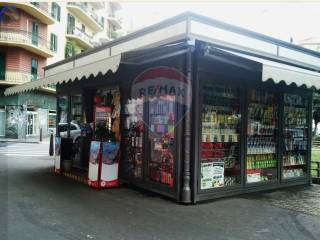 Tabaccheria in vendita a napoli piazza medaglie d'oro - angolo via niutta, snc