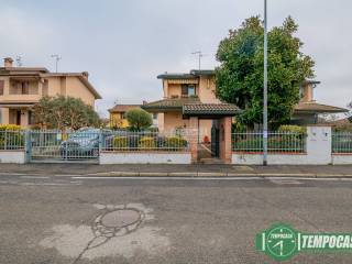 Villa bifamiliare in vendita a castiraga vidardo via san giovanni bosco, vidardo 19