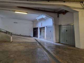 Garage in affitto a milano via giovanni battista niccolini, 30