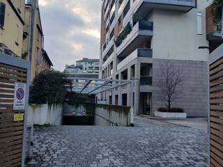 Garage in vendita a milano via giovanni battista niccolini, 37