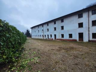 Negozio in vendita a torrebelvicino contrada fonte margherita