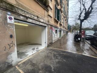 Garage in vendita a roma via di sant'angela merici