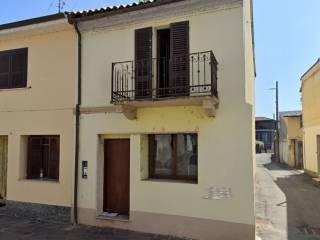 Casa indipendente all'asta a palestro via vittorio emanuele ii, 13