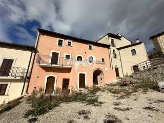 Casa indipendente in vendita a l'aquila via spetino, 4