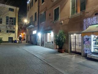 Negozio in affitto a genova piazza dei micone