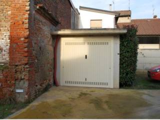 Garage in vendita a soncino via regina della scala