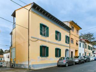 Casa indipendente in vendita a collesalvetti via umberto i